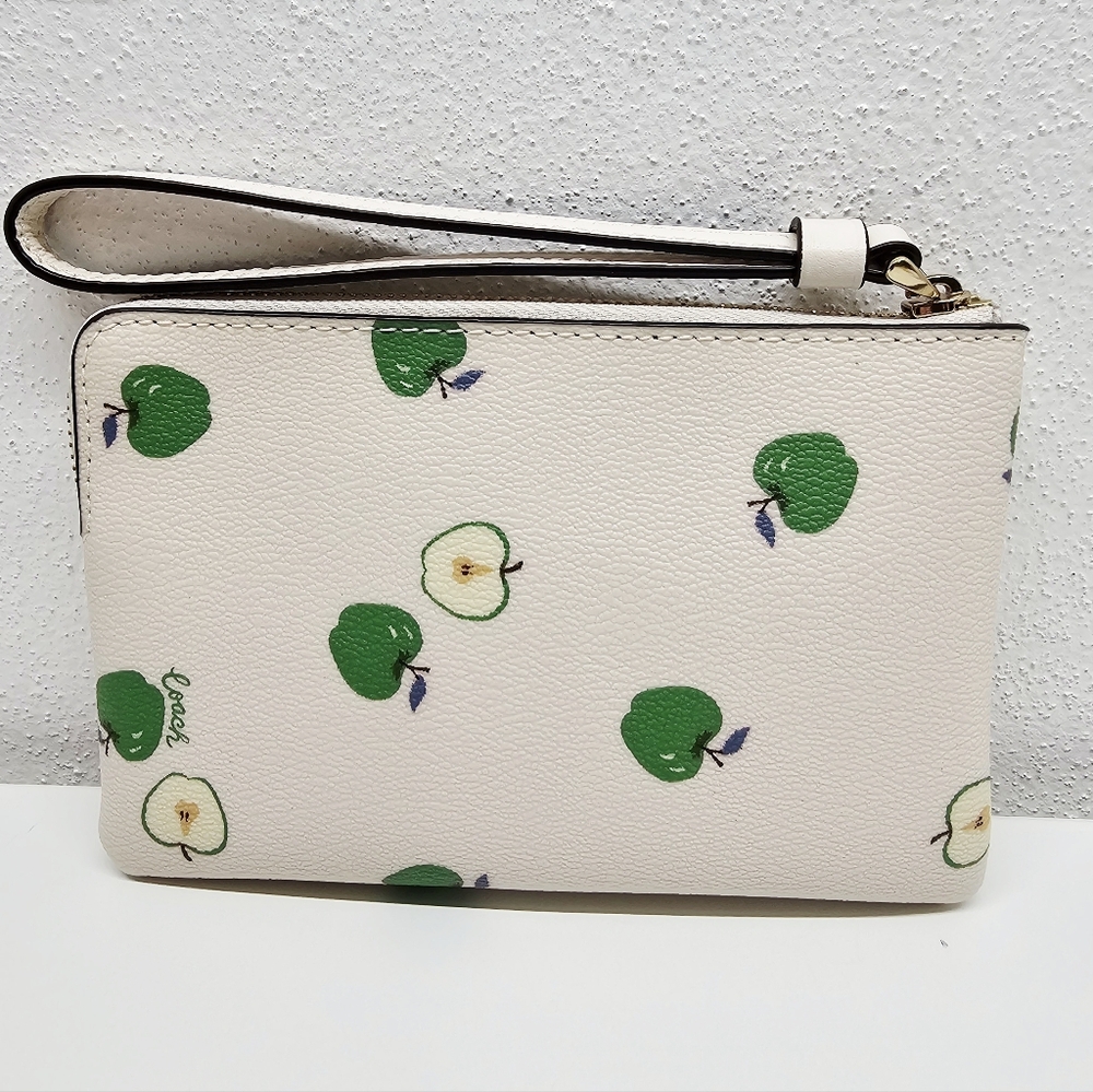 Coach Corner Zip Wristlet Green Apple Print D2178. Retails $78 - Picture 5 of 12